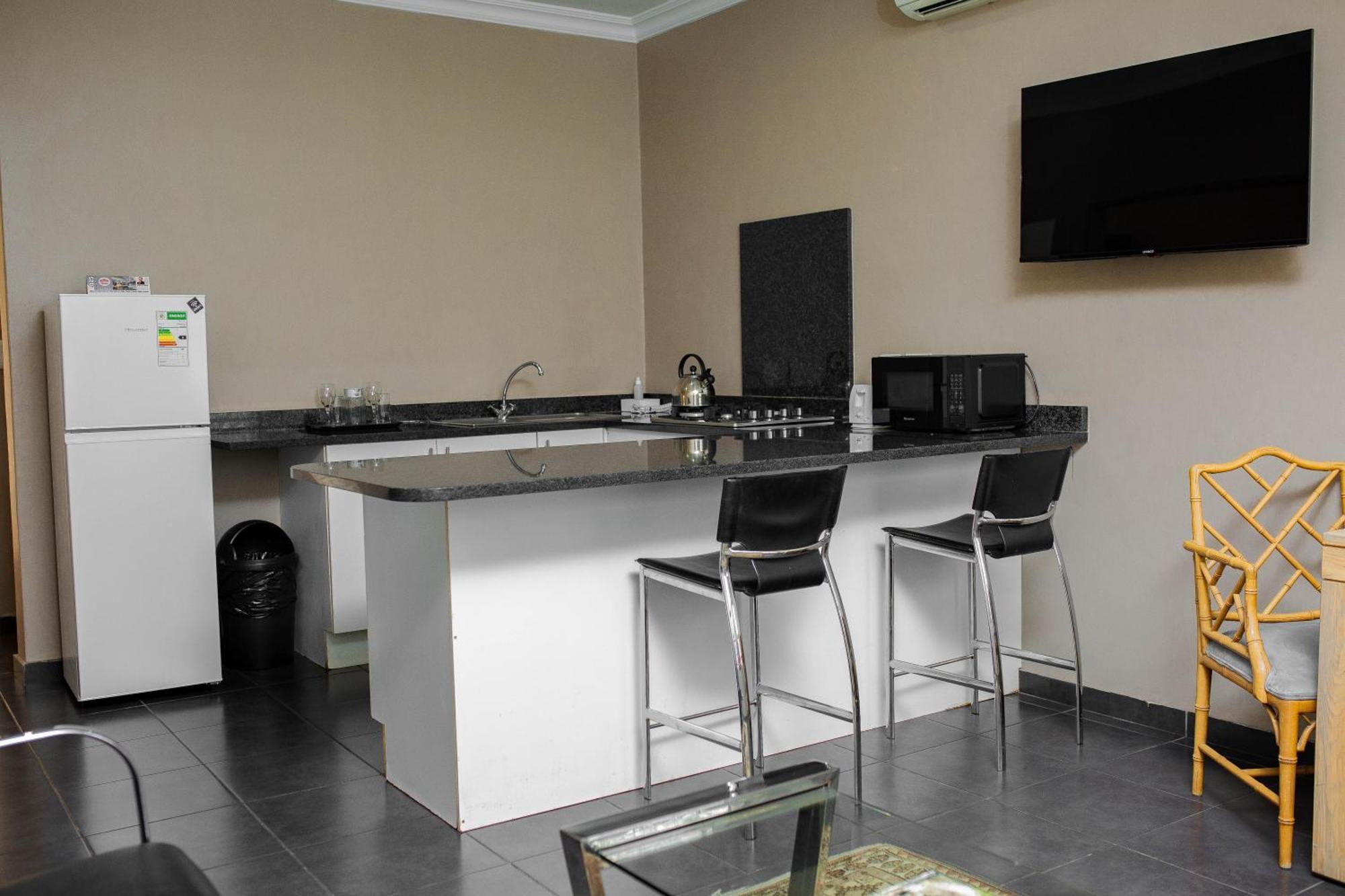 Vetho 2 Apartments Or Tambo Airport Кемптън Парк Екстериор снимка