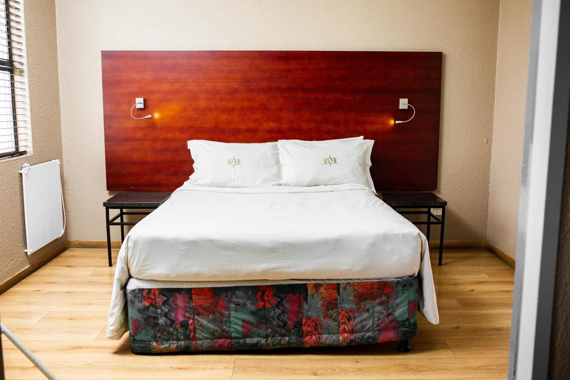 Vetho 2 Apartments Or Tambo Airport Кемптън Парк Екстериор снимка